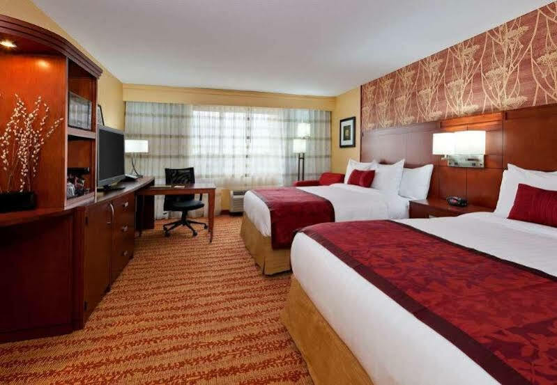 คอร์ทยาร์ด ฟอร์ต เวย์น ดาวน์ทาวน์ แอต แกรนด์ เวย์น คอนเวนชัน เซ็นเตอร์ Hotel ฟอร์ตเวน ภายนอก รูปภาพ